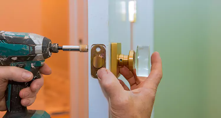 Broken Door Knob Fix in Santa Clara, CA