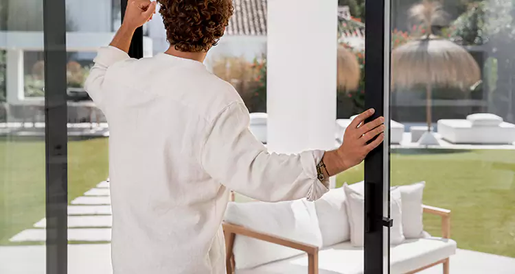 Sliding Screen Door Maintenance for Closing Issues in Santa Clara, CA